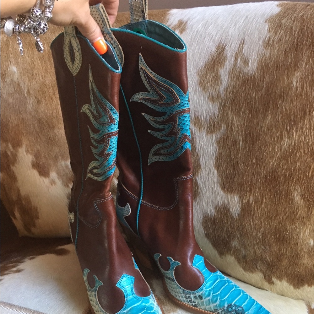 Brown and blue Leather Women’s Cowgirl Cowboy Boots – Size 8M